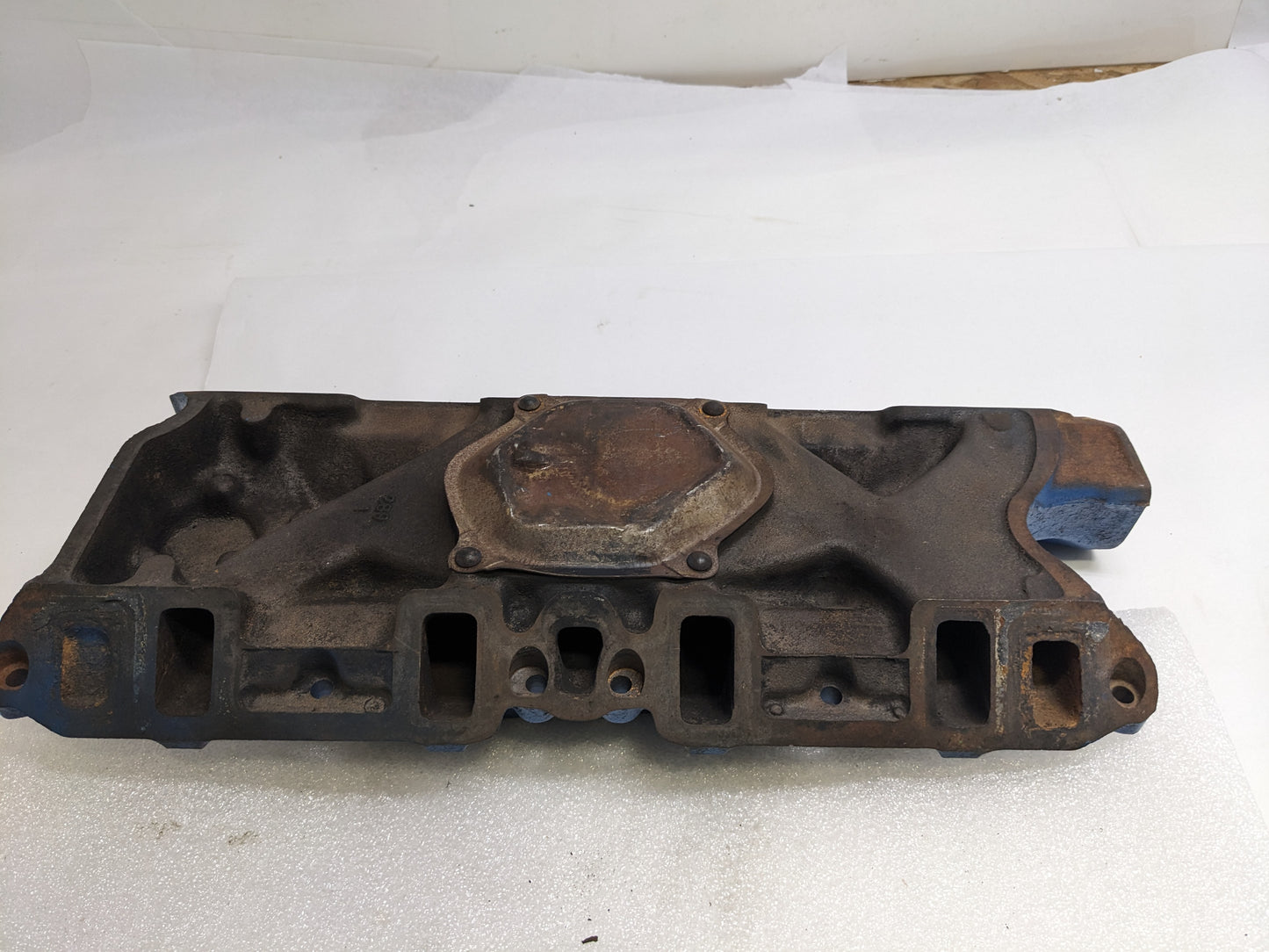 FORD C50E9425C INTAKE MANIFOLD 4 BARREL FOR 1965 FORD MUSTANG USED R10