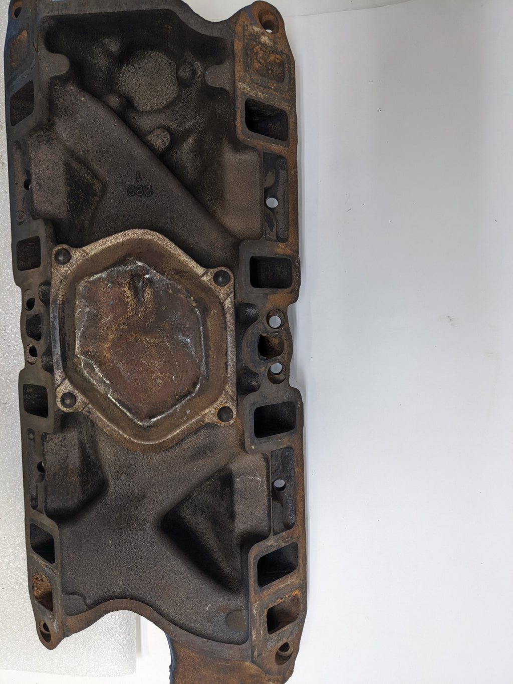 FORD C50E9425C INTAKE MANIFOLD 4 BARREL FOR 1965 FORD MUSTANG USED R10