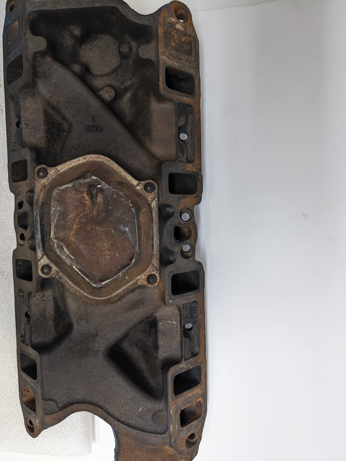 FORD C50E9425C INTAKE MANIFOLD 4 BARREL FOR 1965 FORD MUSTANG USED R10