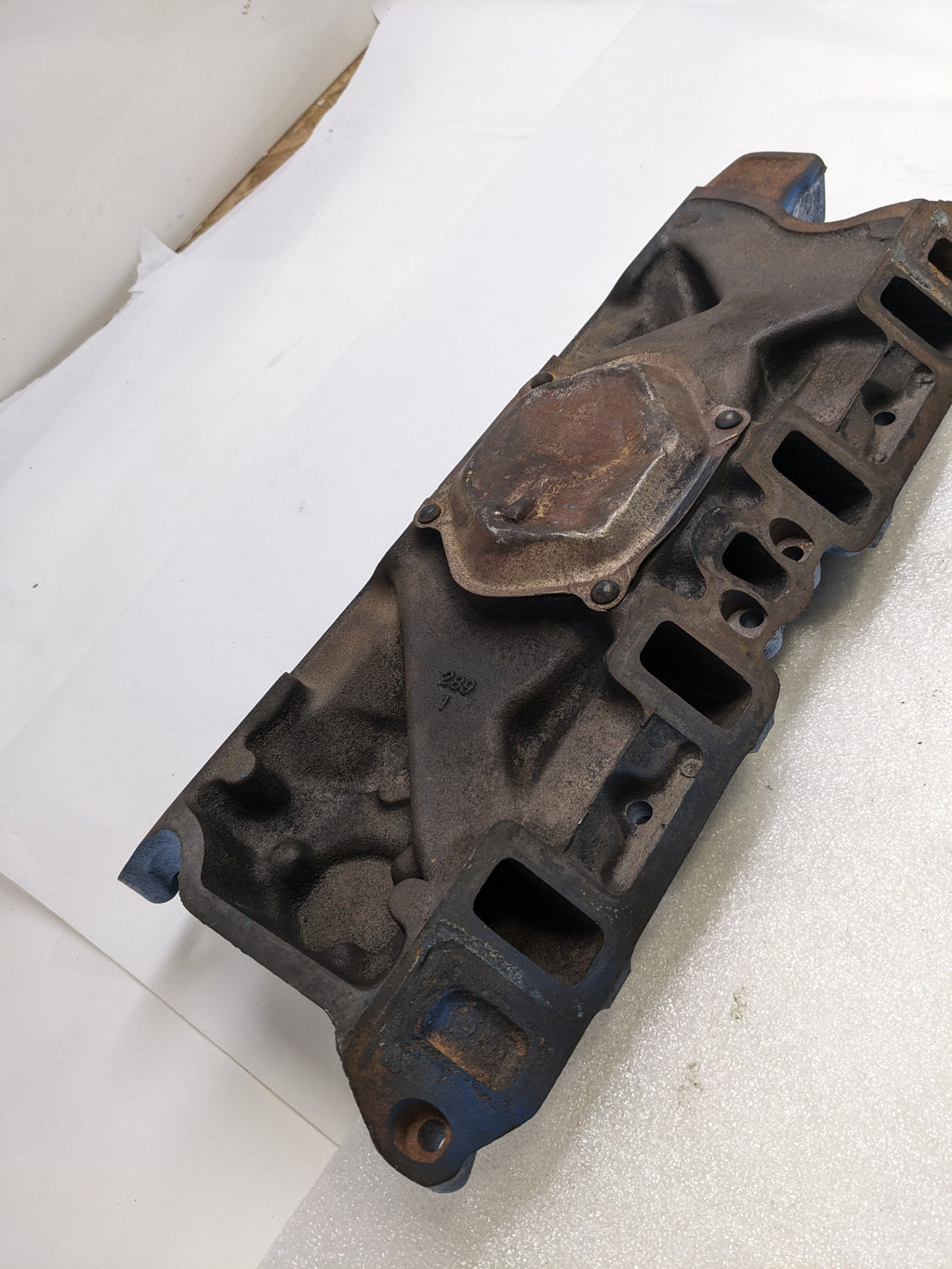 FORD C50E9425C INTAKE MANIFOLD 4 BARREL FOR 1965 FORD MUSTANG USED R10