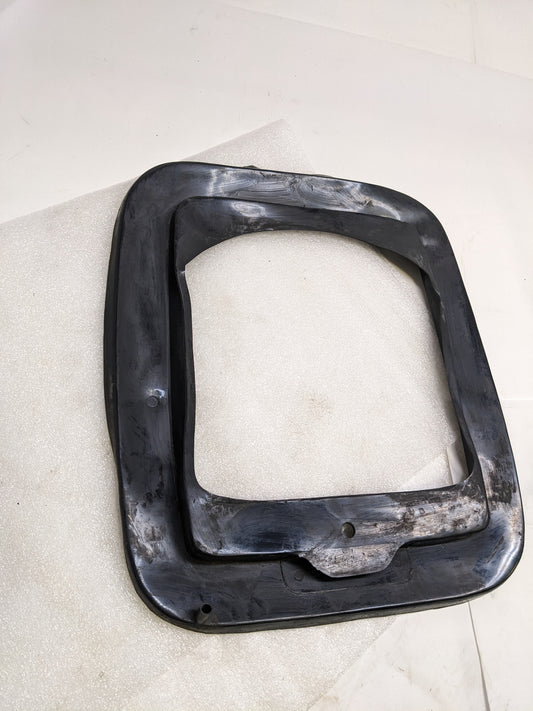 FORD C9ZZ-9B624 SHAKER HOOD AIR CLEANER SEAL FOR 1969-1970 FORD MUSTANG USED R6TG