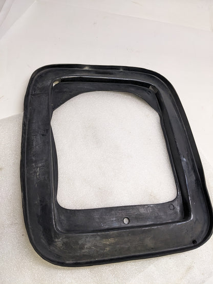 FORD C9ZZ-9B624 SHAKER HOOD AIR CLEANER SEAL FOR 1969-1970 FORD MUSTANG USED R6TG