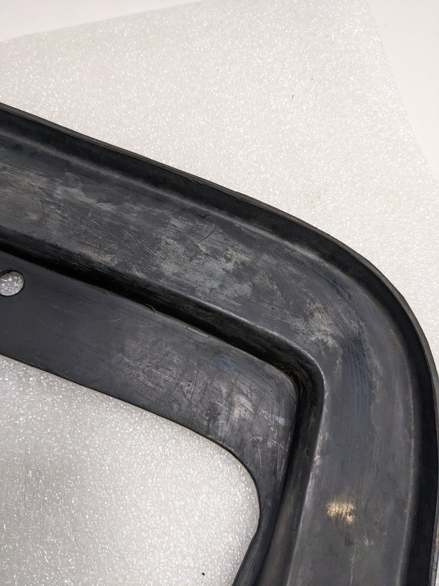 FORD C9ZZ-9B624 SHAKER HOOD AIR CLEANER SEAL FOR 1969-1970 FORD MUSTANG USED R6TG