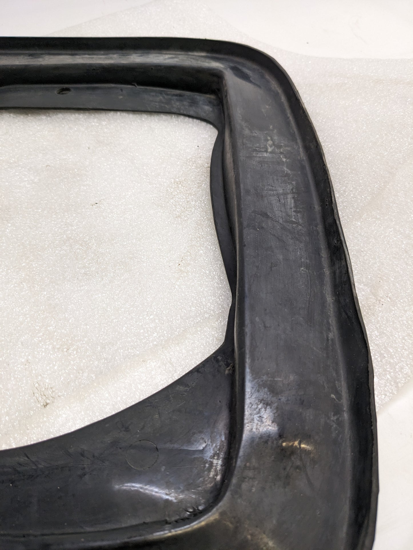 FORD C9ZZ-9B624 SHAKER HOOD AIR CLEANER SEAL FOR 1969-1970 FORD MUSTANG USED R6TG