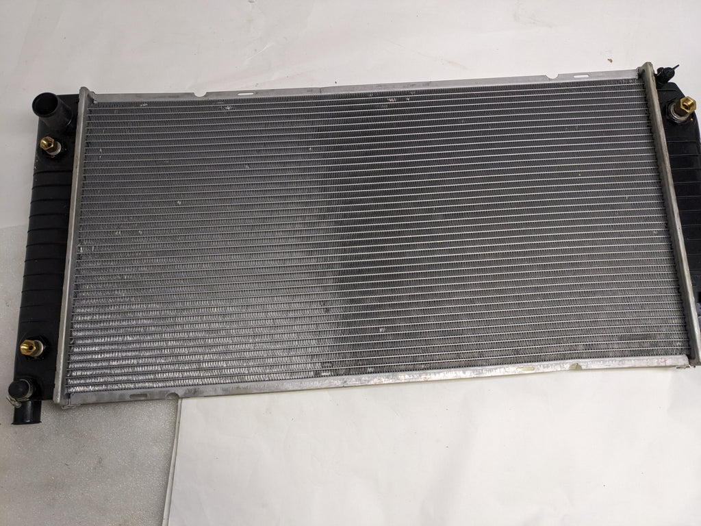 NISSENS 609881 RADIATOR FOR 1996-2000 GM FULL SIZE PICKUP AND SUB 34 X 17 CORE WITH ENGINE OIL COOLER NEW D1