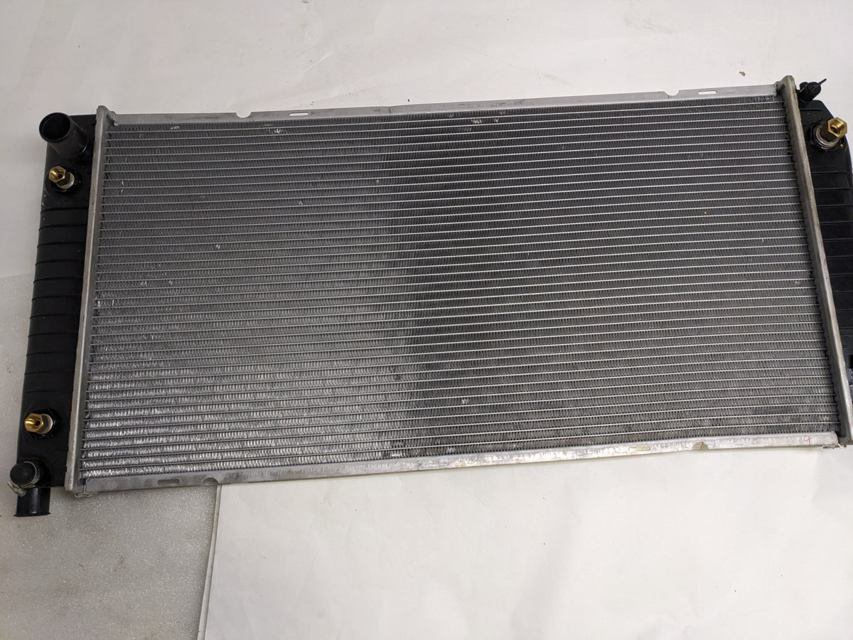 NISSENS 609881 RADIATOR FOR 1996-2000 GM FULL SIZE PICKUP AND SUB 34 X 17 CORE WITH ENGINE OIL COOLER NEW D1