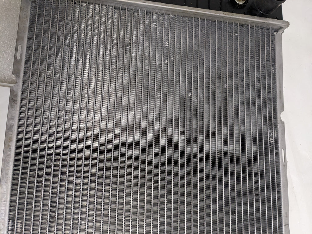 NISSENS 609881 RADIATOR FOR 1996-2000 GM FULL SIZE PICKUP AND SUB 34 X 17 CORE WITH ENGINE OIL COOLER NEW D1