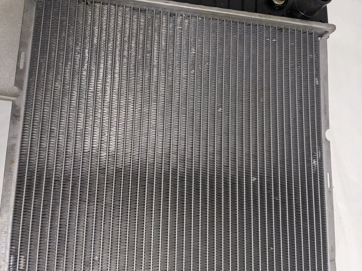 NISSENS 609881 RADIATOR FOR 1996-2000 GM FULL SIZE PICKUP AND SUB 34 X 17 CORE WITH ENGINE OIL COOLER NEW D1