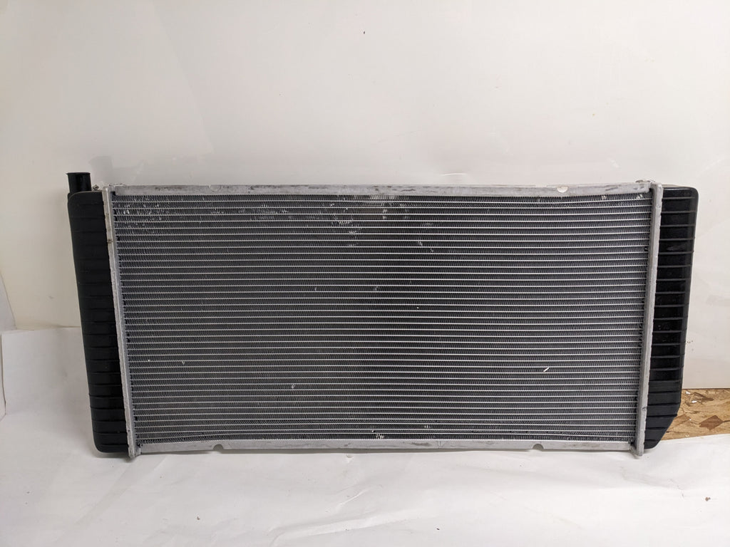 NISSENS 609881 RADIATOR FOR 1996-2000 GM FULL SIZE PICKUP AND SUB 34 X 17 CORE WITH ENGINE OIL COOLER NEW D1