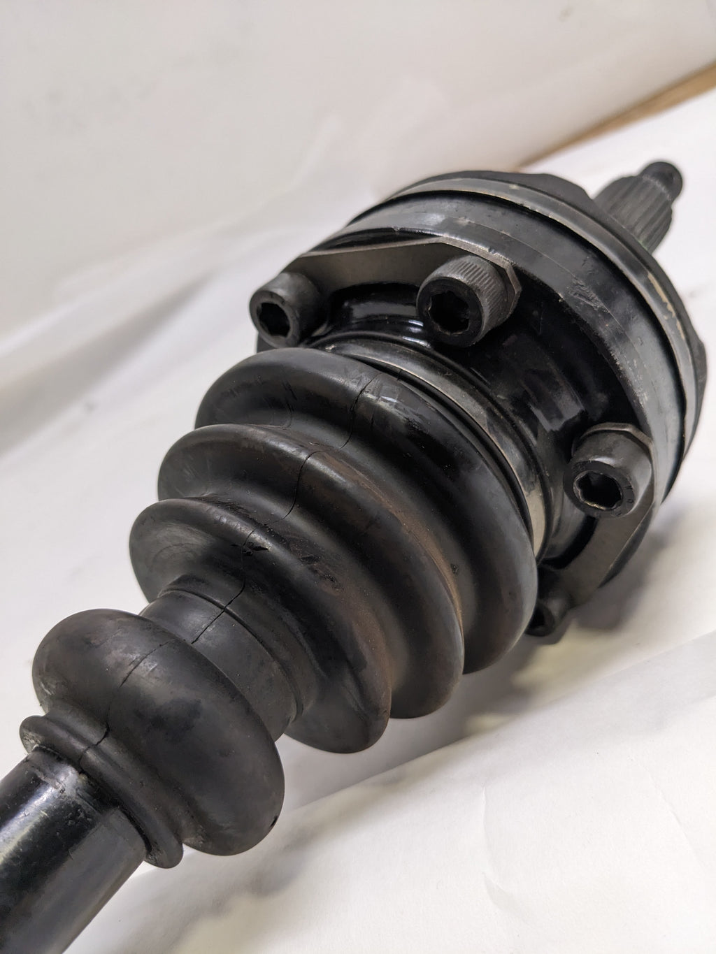 PORSCHE 93033203710 AXLE SHAFT ASSEMBLY FOR 1986-1989 911 #2 NEW R19