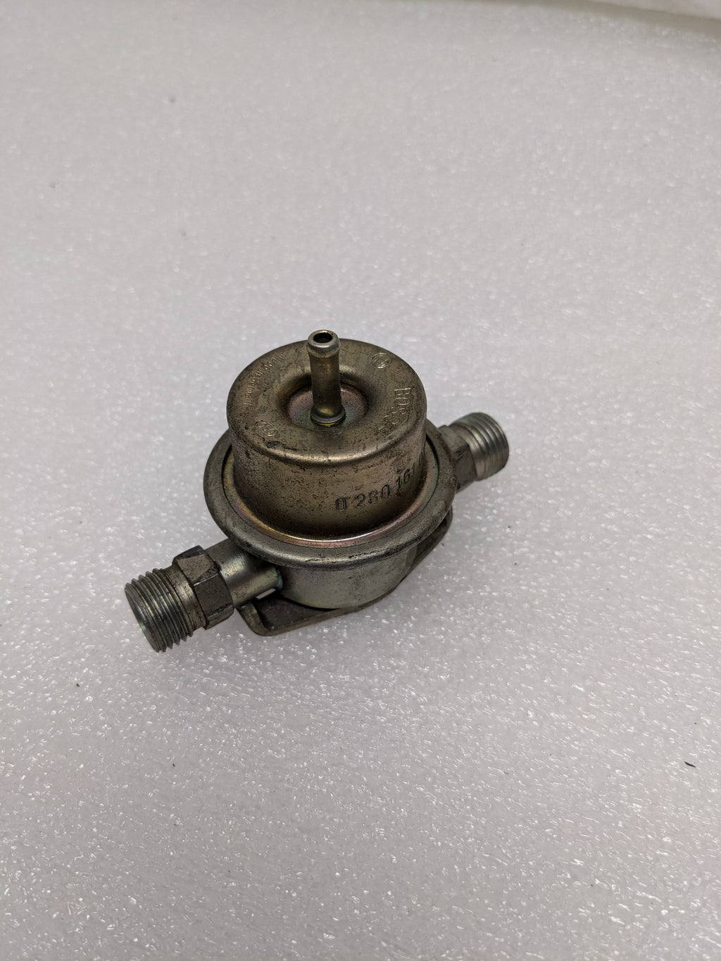 BOSCH 0280161021 FUEL PRESSURE DAMPER FOR 84-89 911 CARRERA USED R20T8