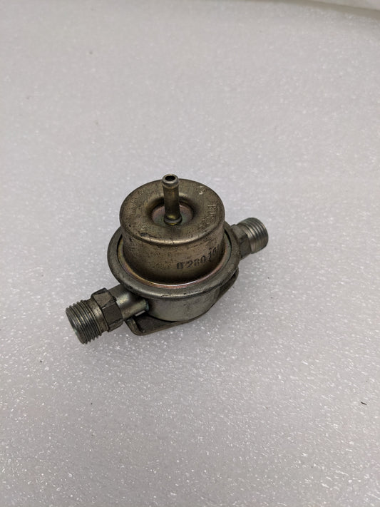 BOSCH 0280161021 FUEL PRESSURE DAMPER FOR 84-89 911 CARRERA USED R20T8