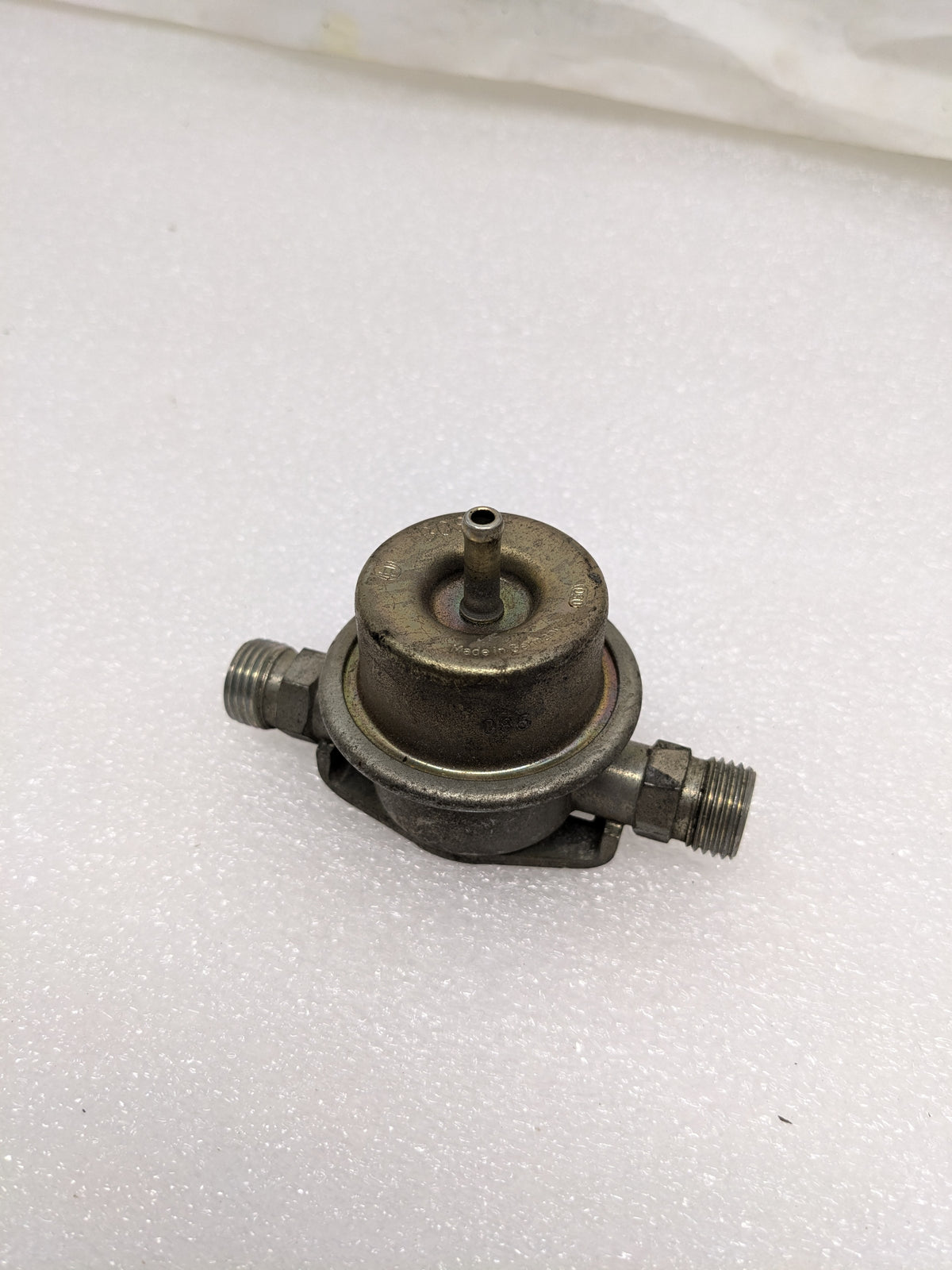 BOSCH 0280161021 FUEL PRESSURE DAMPER FOR 84-89 911 CARRERA USED R20T8
