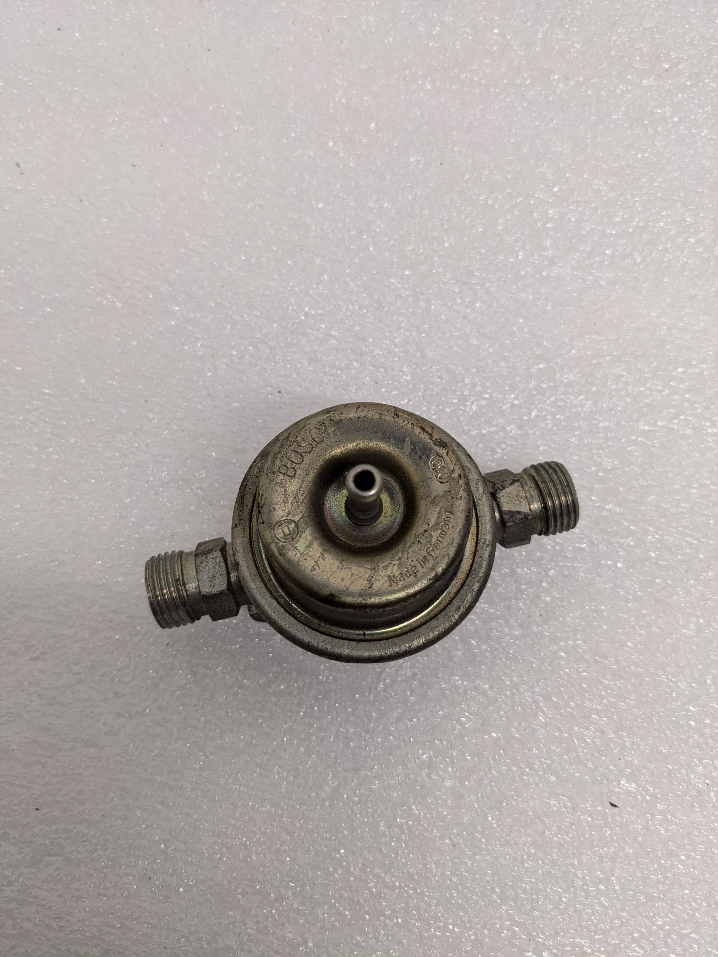 BOSCH 0280161021 FUEL PRESSURE DAMPER FOR 84-89 911 CARRERA USED R20T8