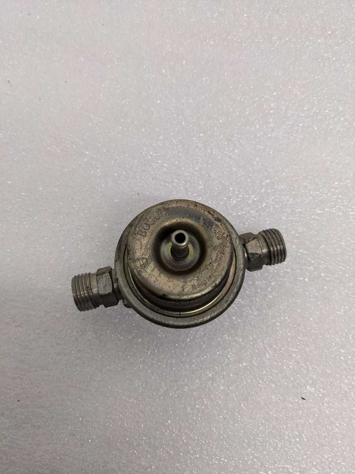 BOSCH 0280161021 FUEL PRESSURE DAMPER FOR 84-89 911 CARRERA USED R20T8
