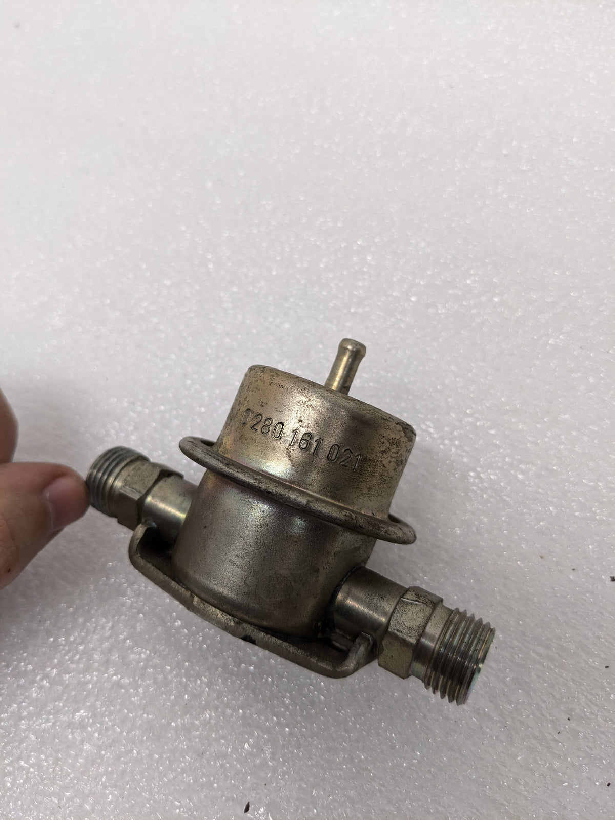 BOSCH 0280161021 FUEL PRESSURE DAMPER FOR 84-89 911 CARRERA USED R20T8
