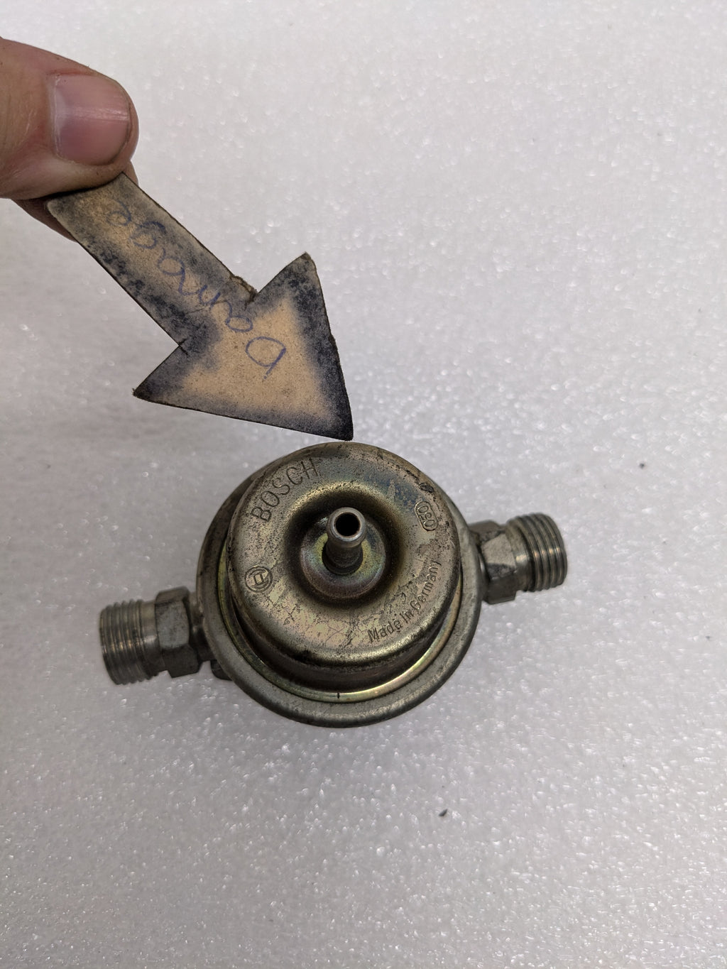 BOSCH 0280161021 FUEL PRESSURE DAMPER FOR 84-89 911 CARRERA USED R20T8