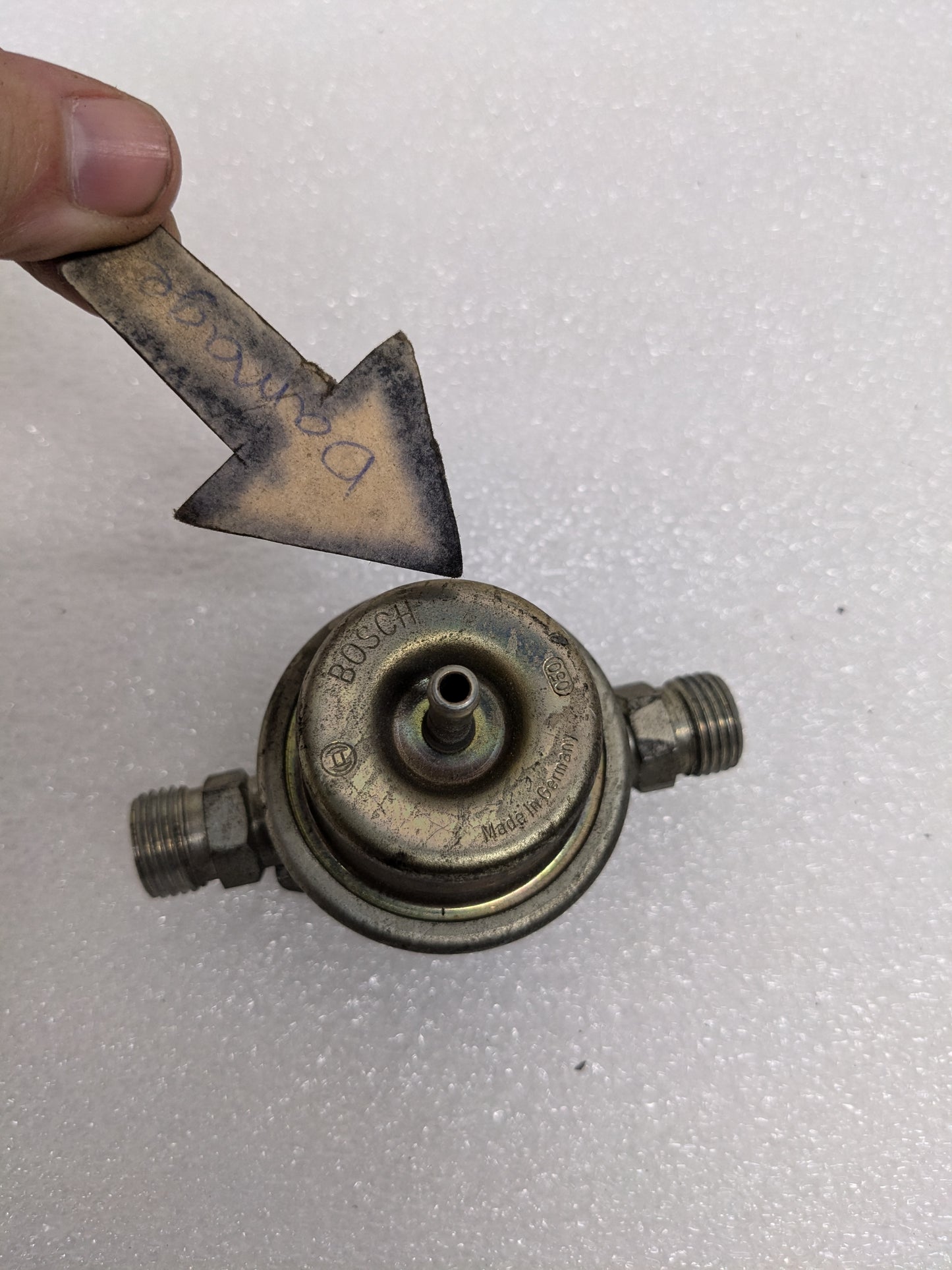 BOSCH 0280161021 FUEL PRESSURE DAMPER FOR 84-89 911 CARRERA USED R20T8