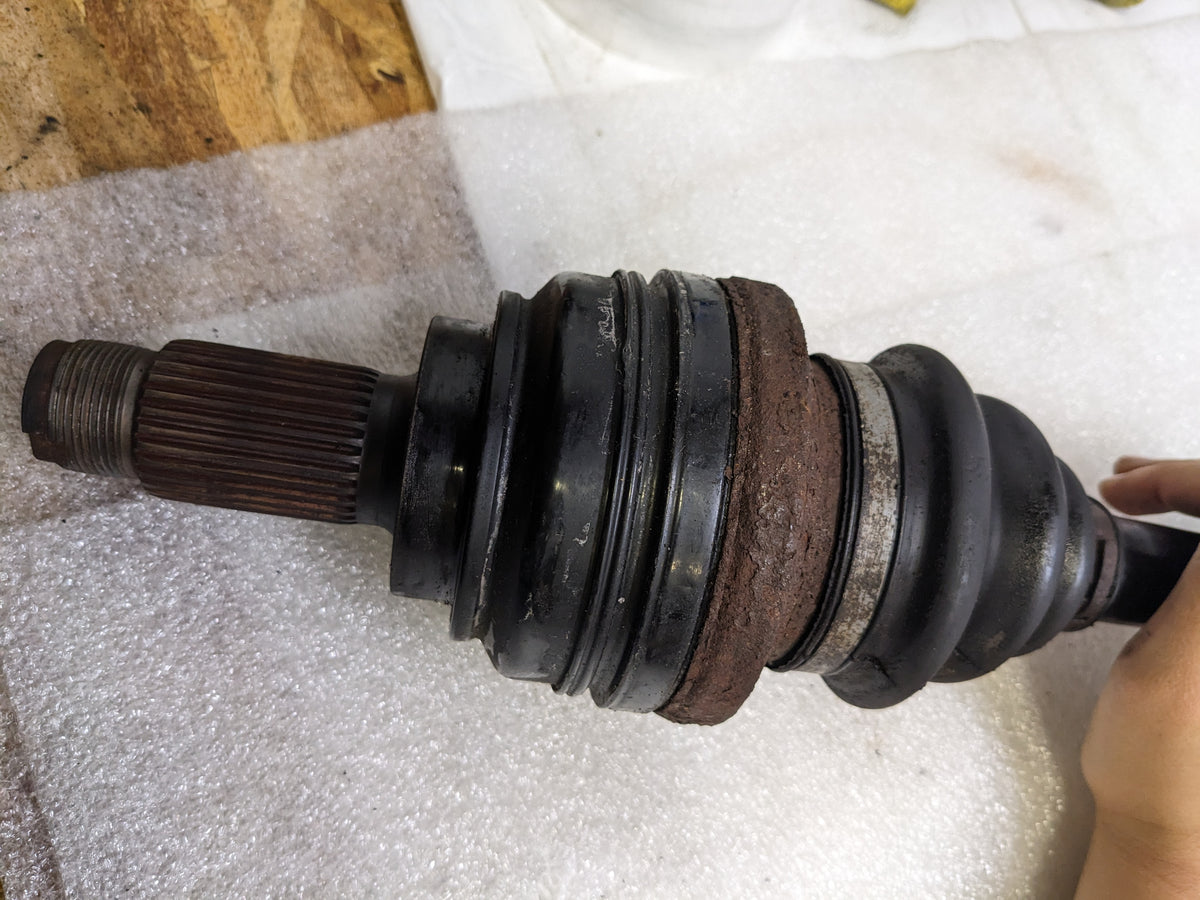 LOBRO 300693 DRIVE SHAFT FOR 1983-1994 BMW 3 CONVERTIBLE/TOURING USED R19