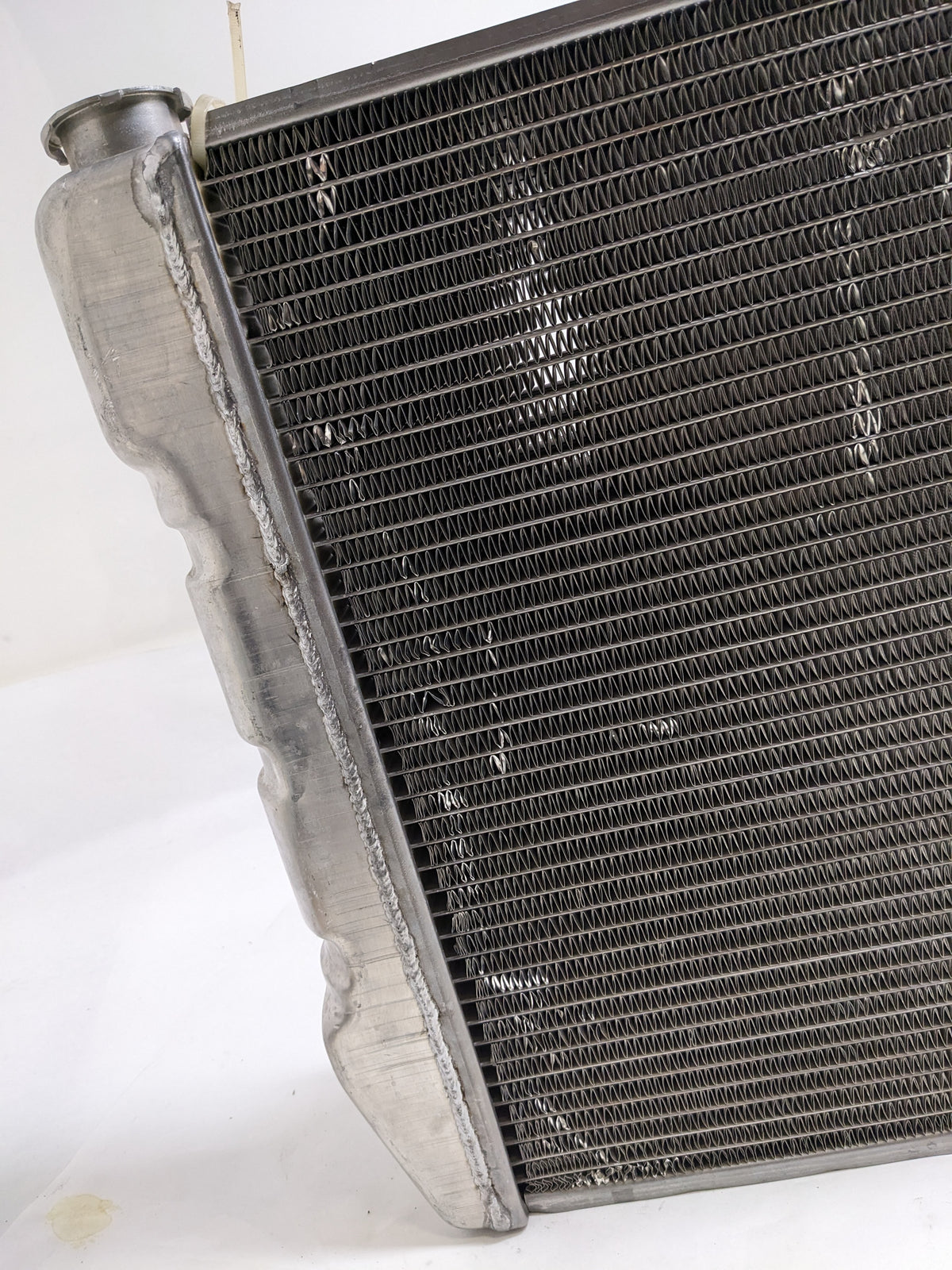 GRIFFIN 19" X 22" X 3" ALUMINUM UNIVERSAL FIT RADIATOR NEW D1