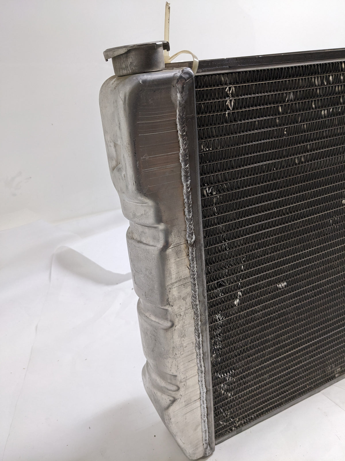 GRIFFIN 19" X 22" X 3" ALUMINUM UNIVERSAL FIT RADIATOR NEW D1