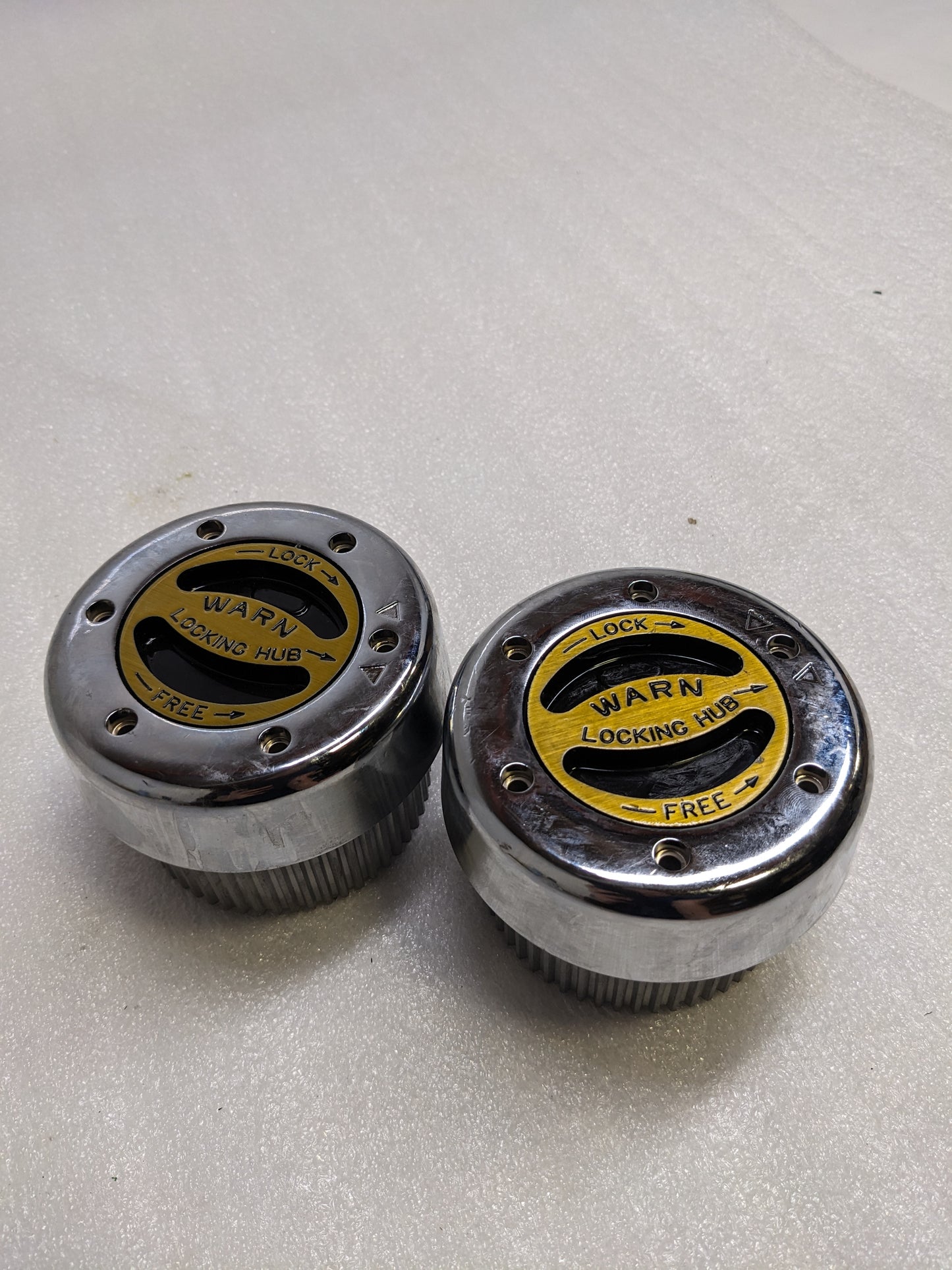 DAMAGE WARN 38826 30 SPLINE PREMIUM LOCKING HUB SET OF 2 NEW SR