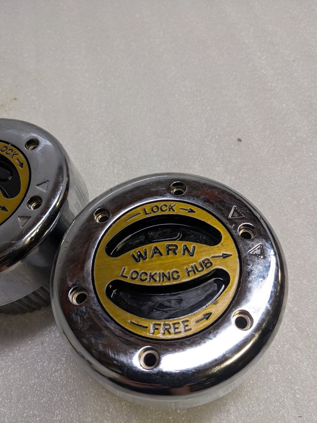 DAMAGE WARN 38826 30 SPLINE PREMIUM LOCKING HUB SET OF 2 NEW SR
