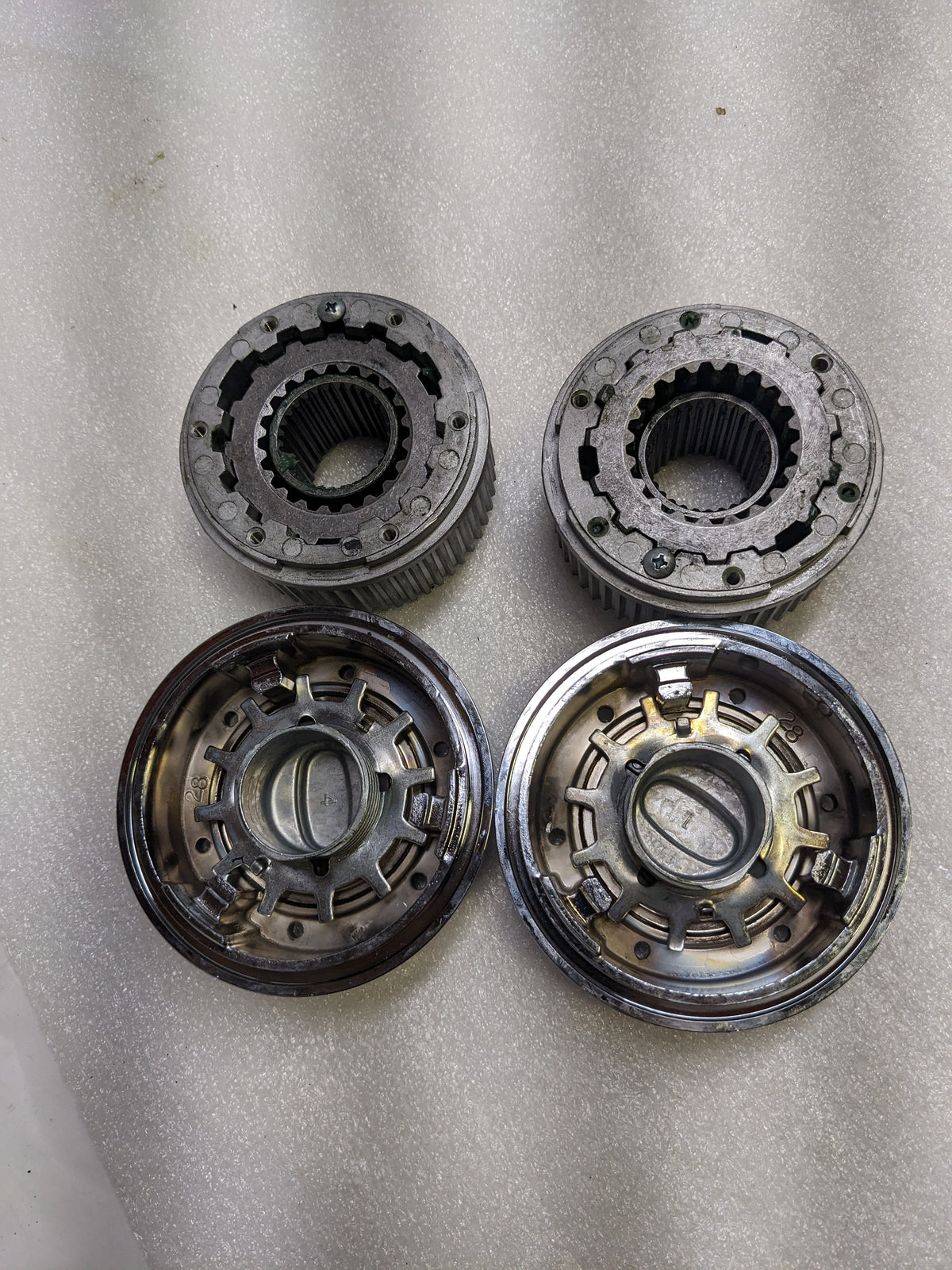 DAMAGE WARN 38826 30 SPLINE PREMIUM LOCKING HUB SET OF 2 NEW SR
