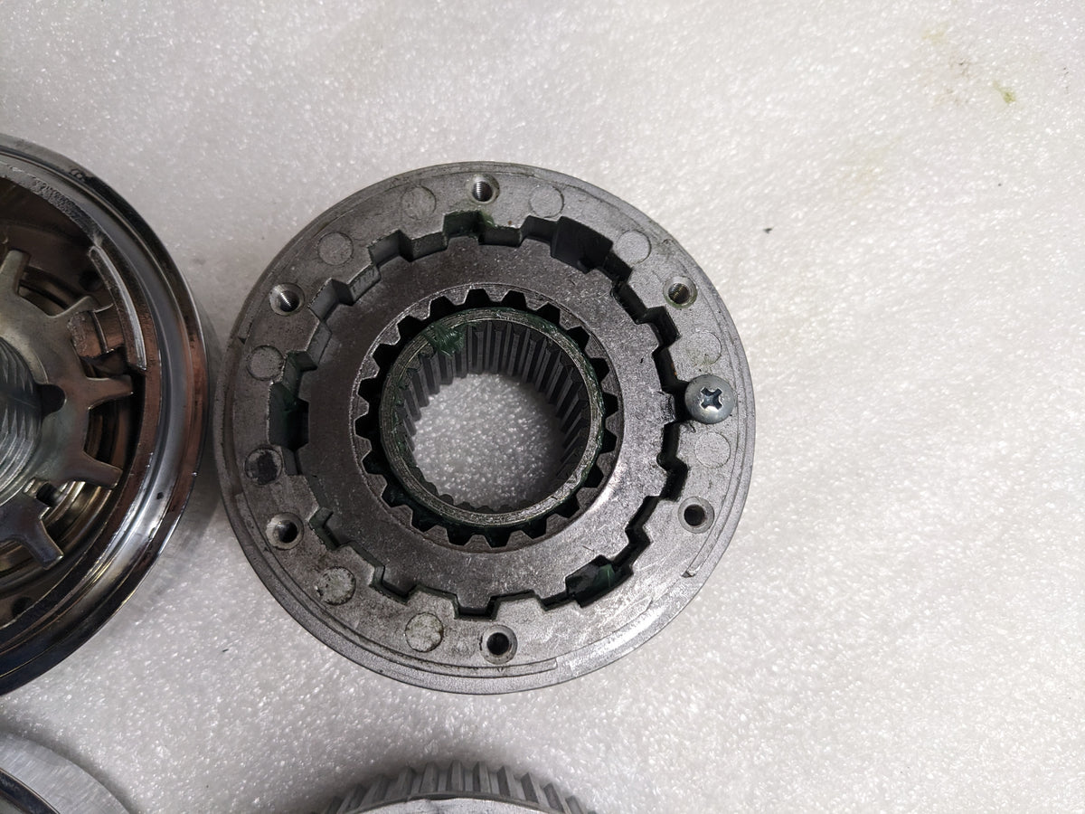 DAMAGE WARN 38826 30 SPLINE PREMIUM LOCKING HUB SET OF 2 NEW SR