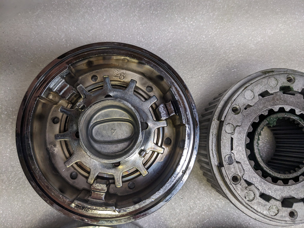 DAMAGE WARN 38826 30 SPLINE PREMIUM LOCKING HUB SET OF 2 NEW SR