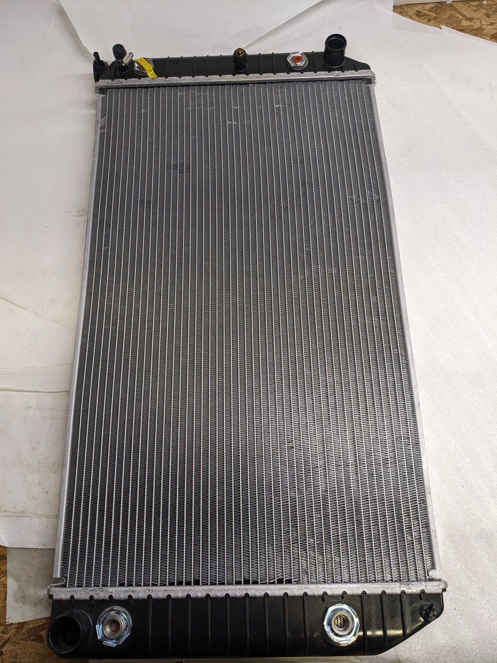 VISTEON 9529 40.5"X 20.5" RADIATOR NEW D1