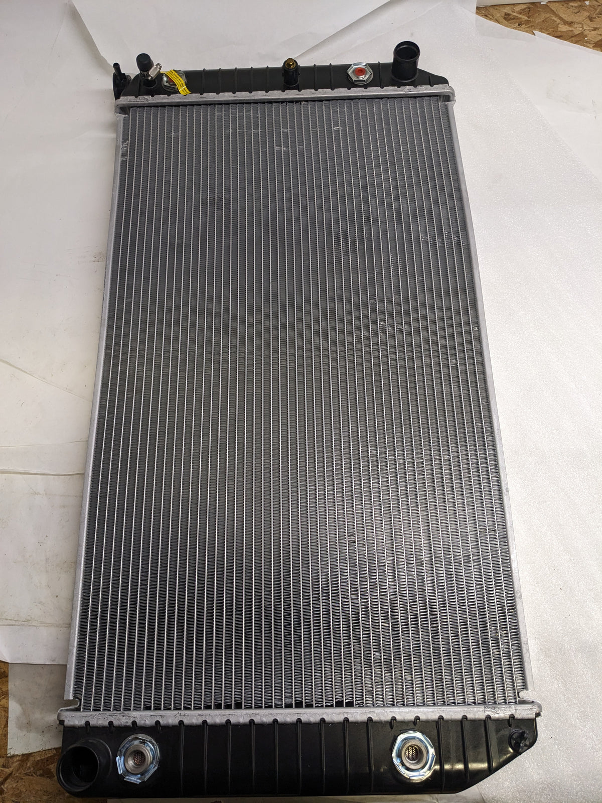 VISTEON 9529 40.5"X 20.5" RADIATOR NEW D1