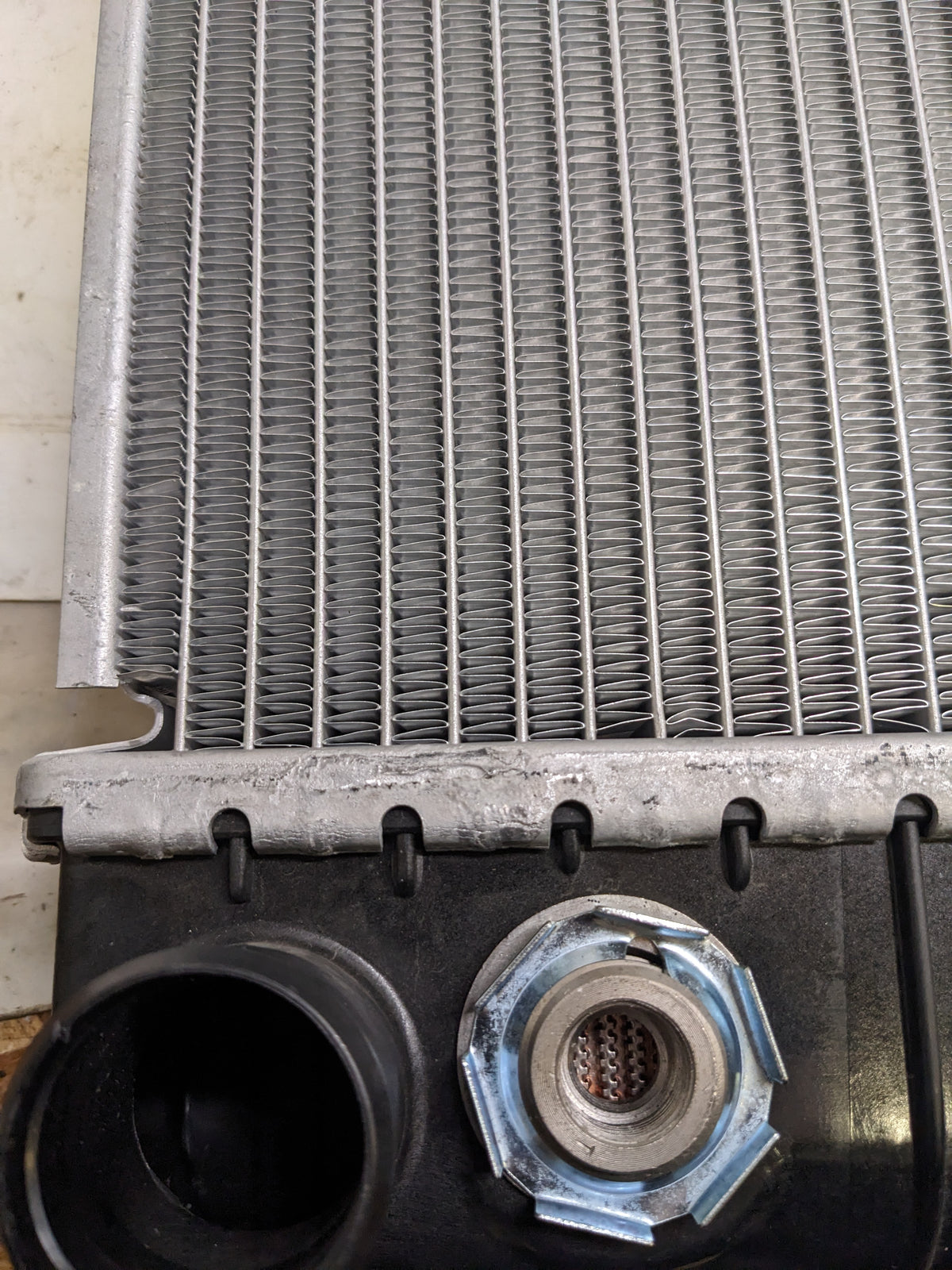 VISTEON 9529 40.5"X 20.5" RADIATOR NEW D1
