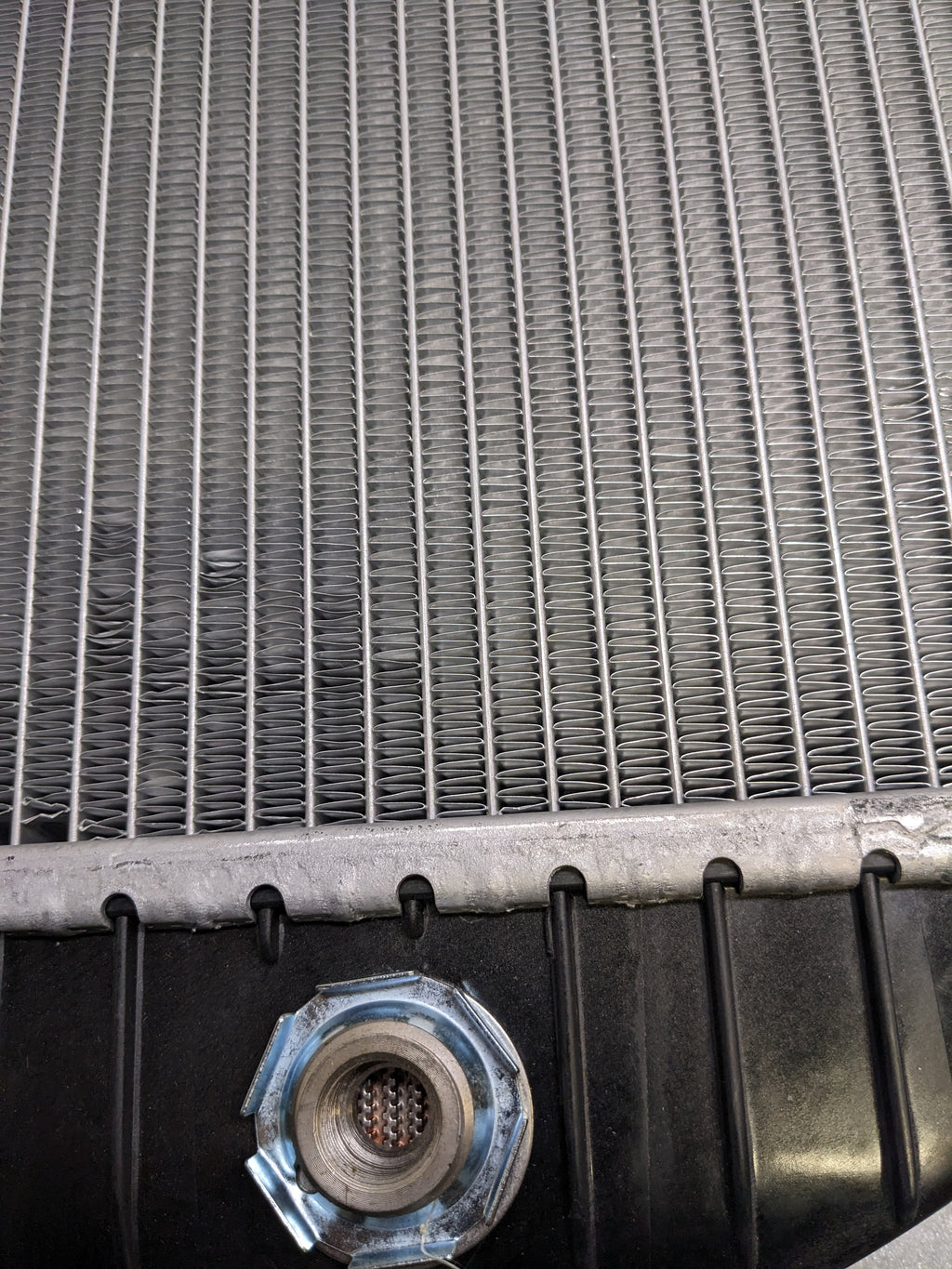 VISTEON 9529 40.5"X 20.5" RADIATOR NEW D1