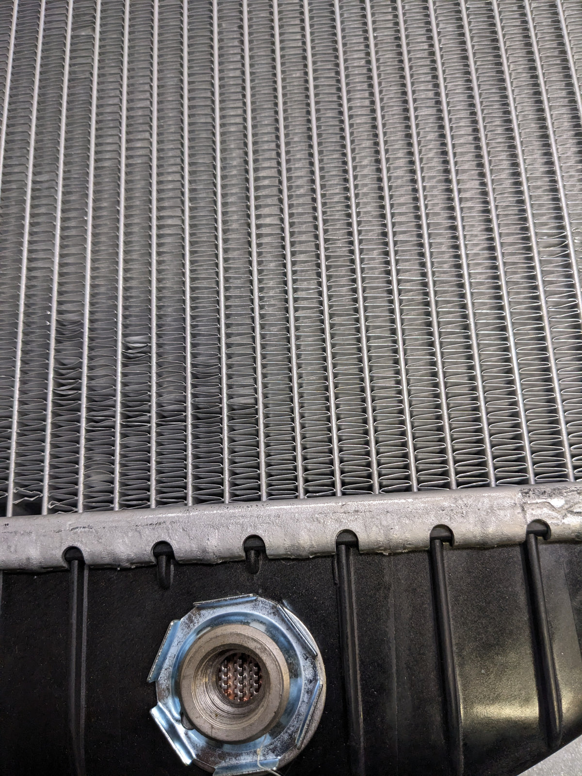 VISTEON 9529 40.5"X 20.5" RADIATOR NEW D1