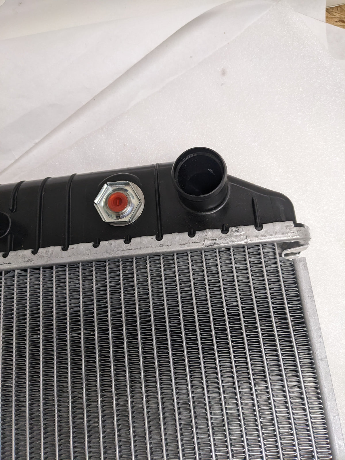VISTEON 9529 40.5"X 20.5" RADIATOR NEW D1