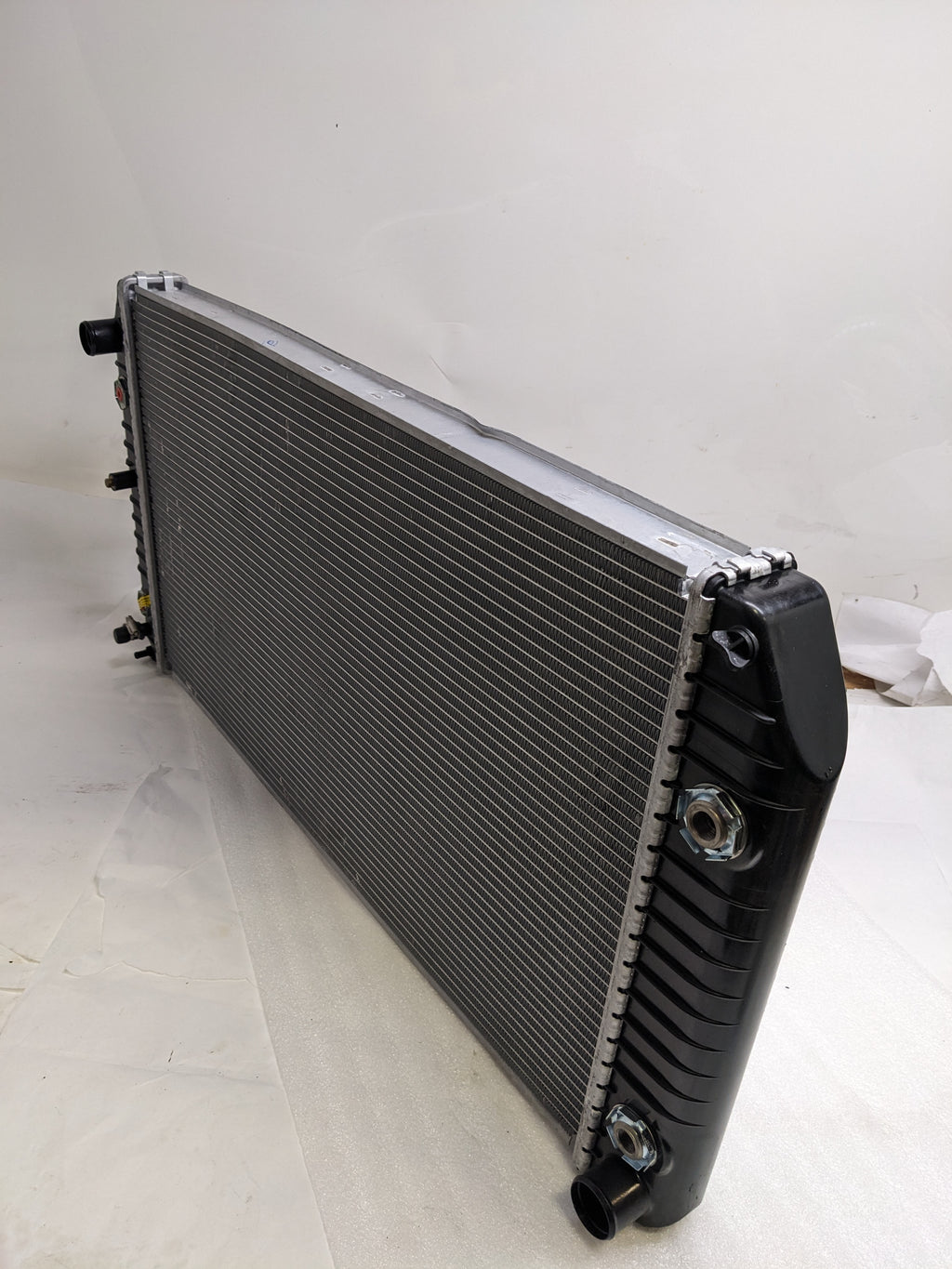 VISTEON 9529 40.5"X 20.5" RADIATOR NEW D1