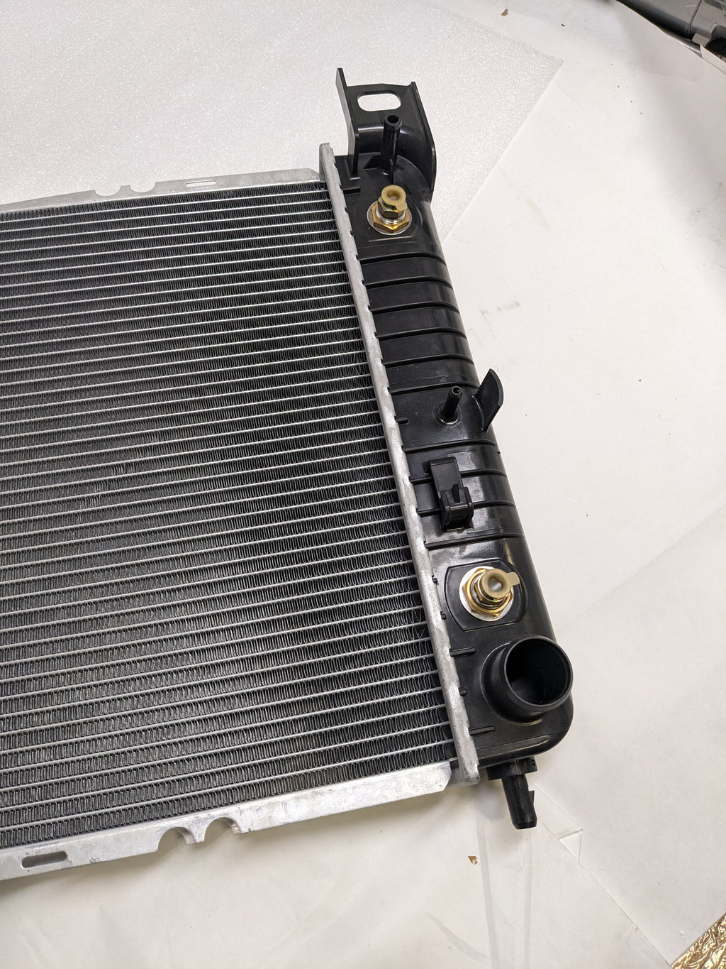 UNBRANDED PA66-GF30 ALUMINUM RADIATOR NEW D1