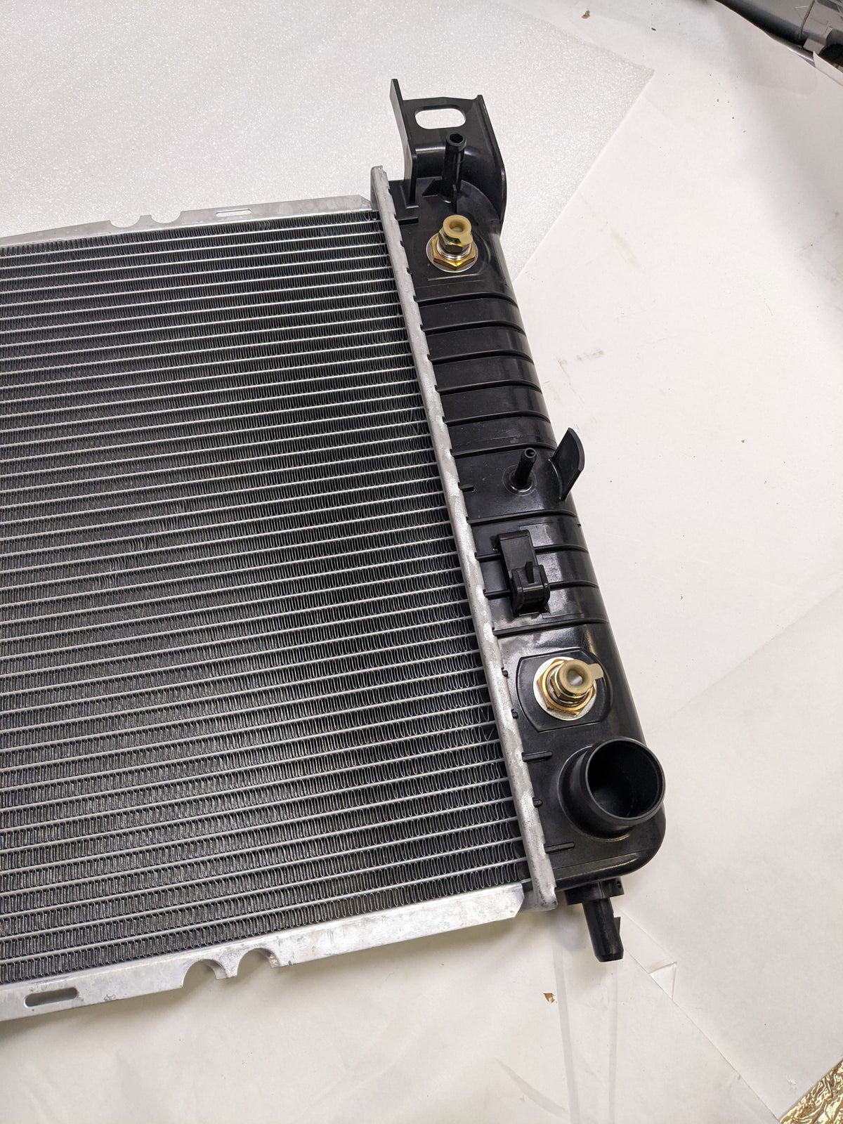 UNBRANDED PA66-GF30 ALUMINUM RADIATOR NEW D1
