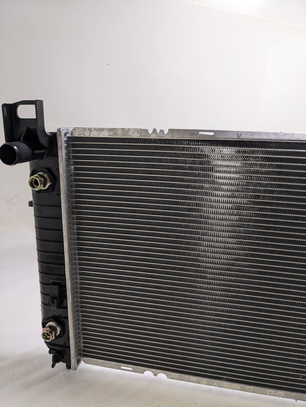 UNBRANDED PA66-GF30 ALUMINUM RADIATOR NEW D1