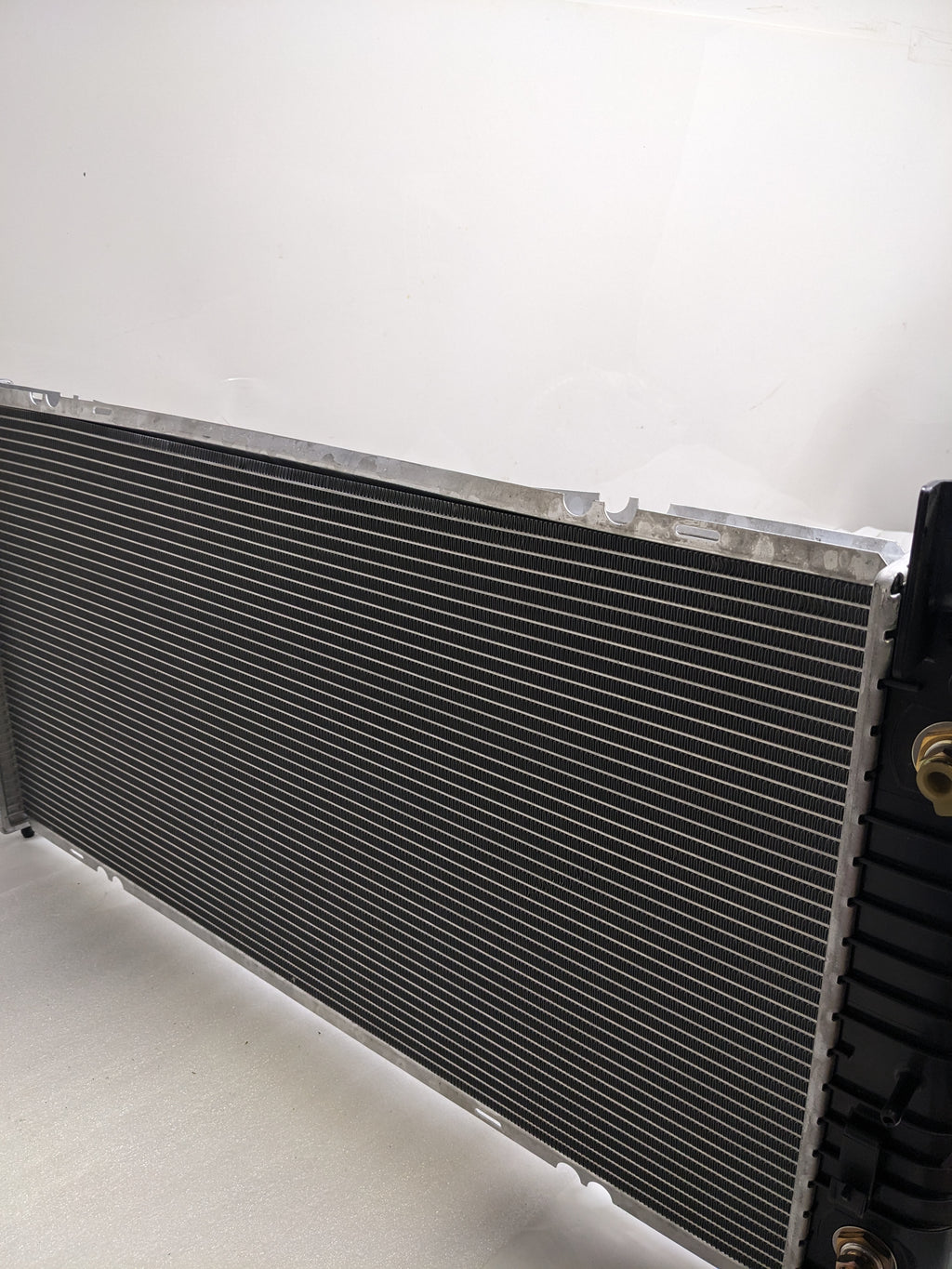 UNBRANDED PA66-GF30 ALUMINUM RADIATOR NEW D1