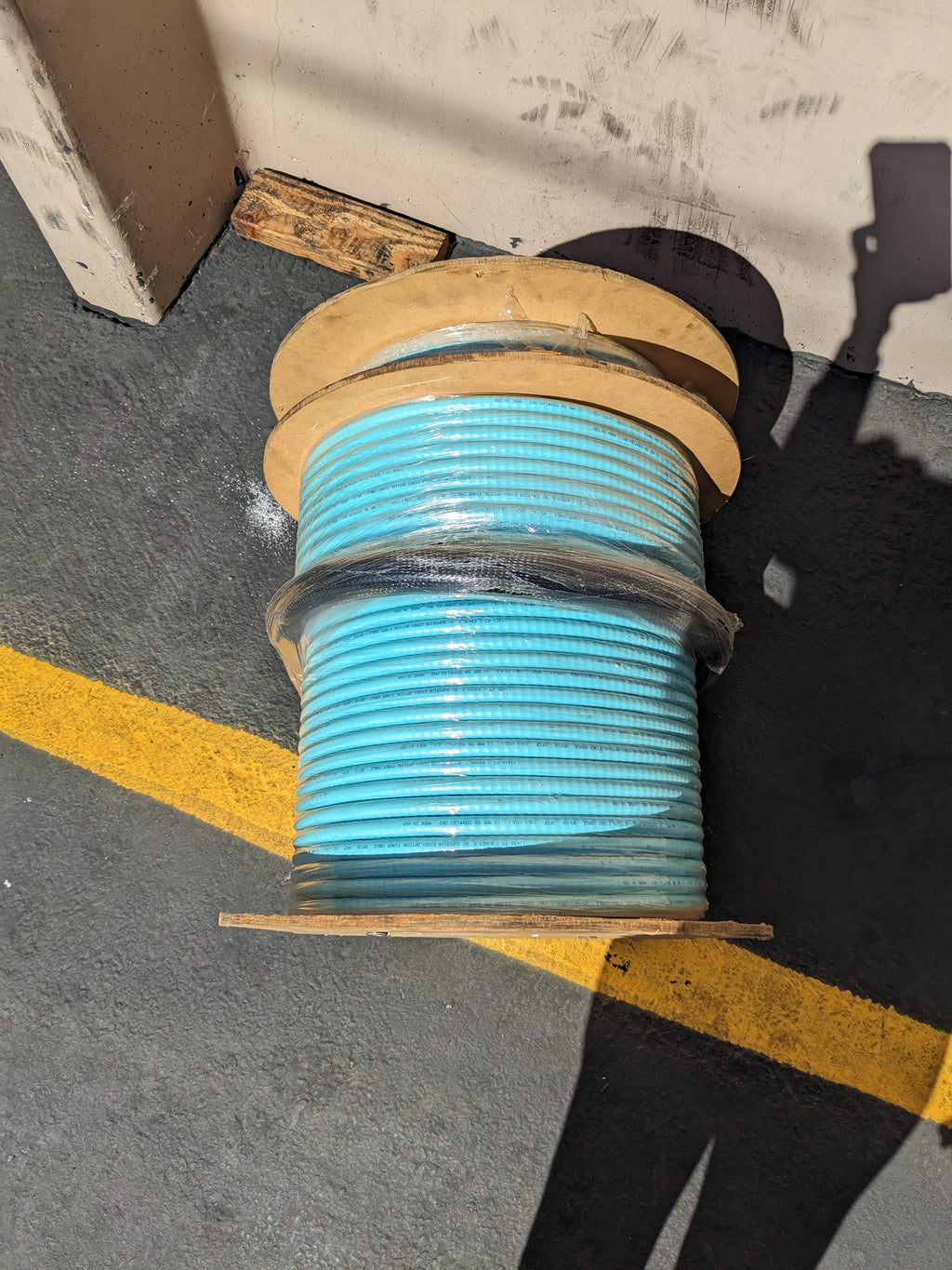 QUIKTRON (LEGRAND) 812-LL2-25050LIAPE 250FT 10GIG FIBER OPTIC CABLE NEW B2