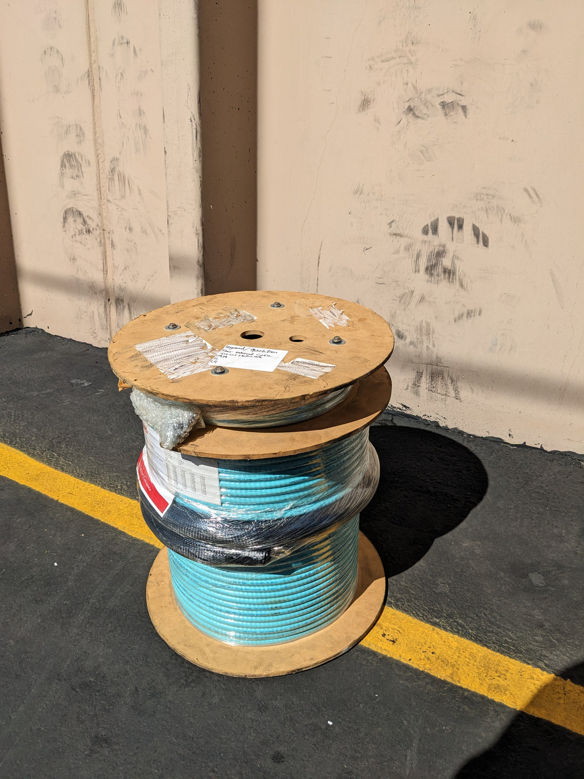 QUIKTRON (LEGRAND) 812-LL2-25050LIAPE 250FT 10GIG FIBER OPTIC CABLE NEW B2