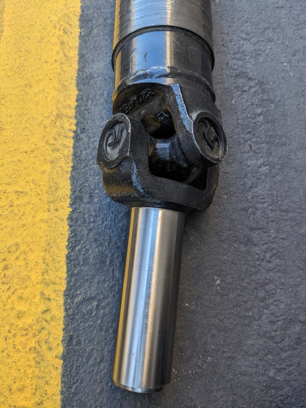 UNBRANDED 83IN 25 SPLINES CARBON FIBER DRIVESHAFT NEW B2