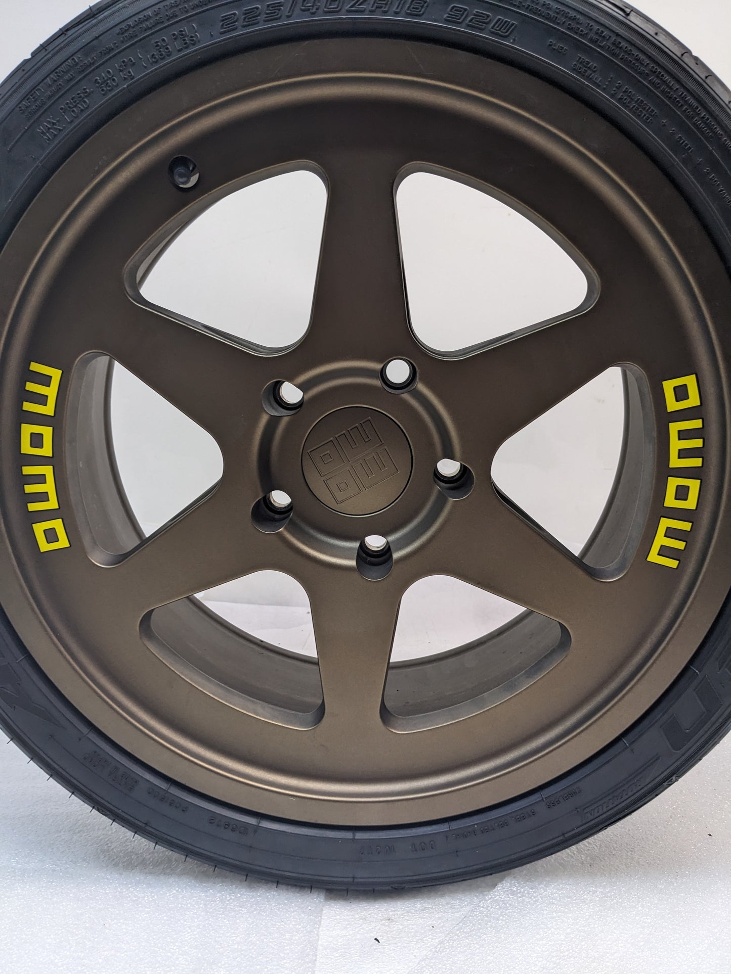MOMO M50289530P20 HERITAGE 6 18"X905" 20MM 5X130MM SATIN BRONZE SET OF 4 WHEELS USED B2