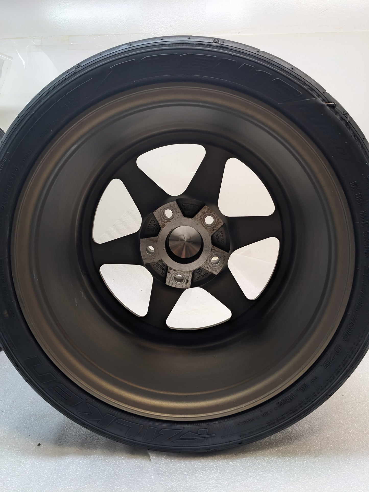 MOMO M50289530P20 HERITAGE 6 18"X905" 20MM 5X130MM SATIN BRONZE SET OF 4 WHEELS USED B2