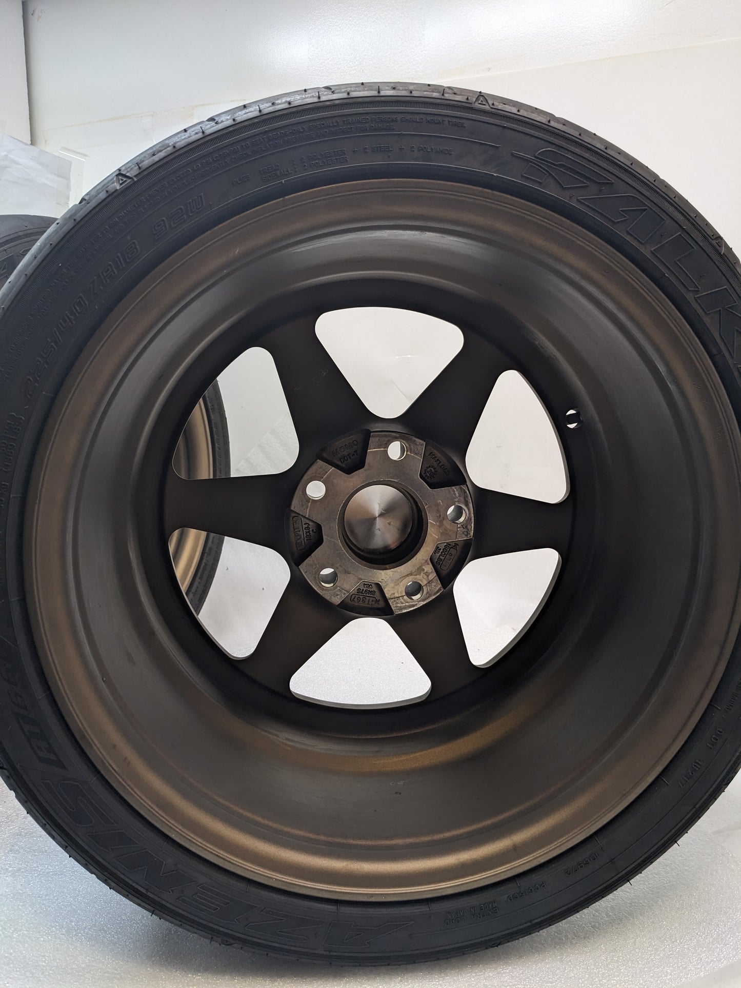 MOMO M50289530P20 HERITAGE 6 18"X905" 20MM 5X130MM SATIN BRONZE SET OF 4 WHEELS USED B2