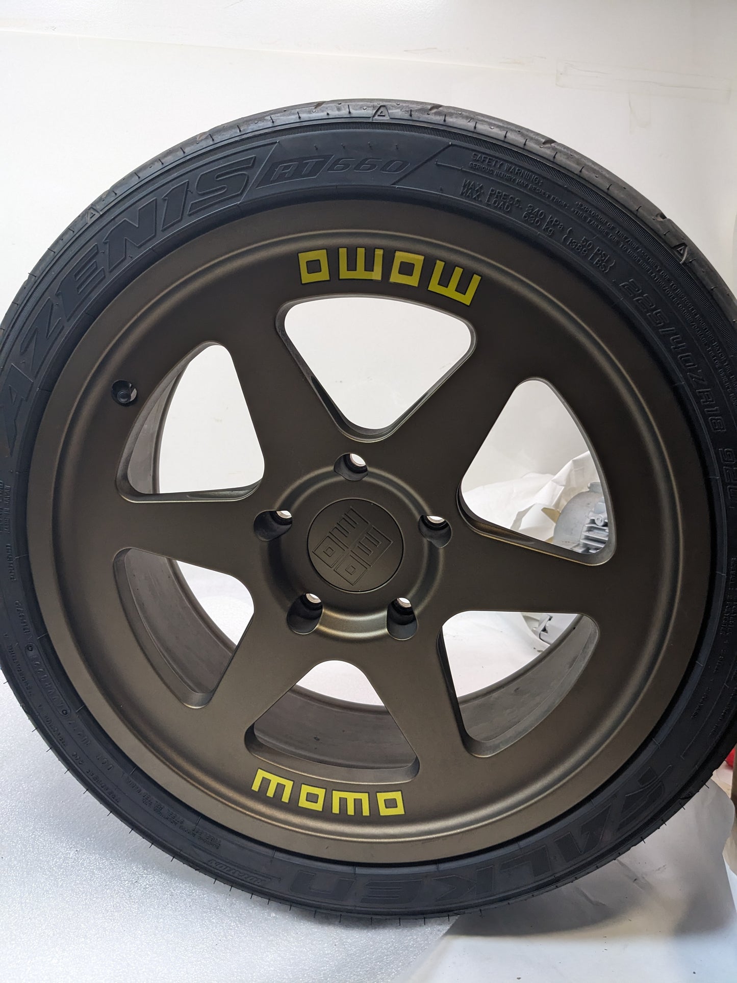 MOMO M50289530P20 HERITAGE 6 18"X905" 20MM 5X130MM SATIN BRONZE SET OF 4 WHEELS USED B2