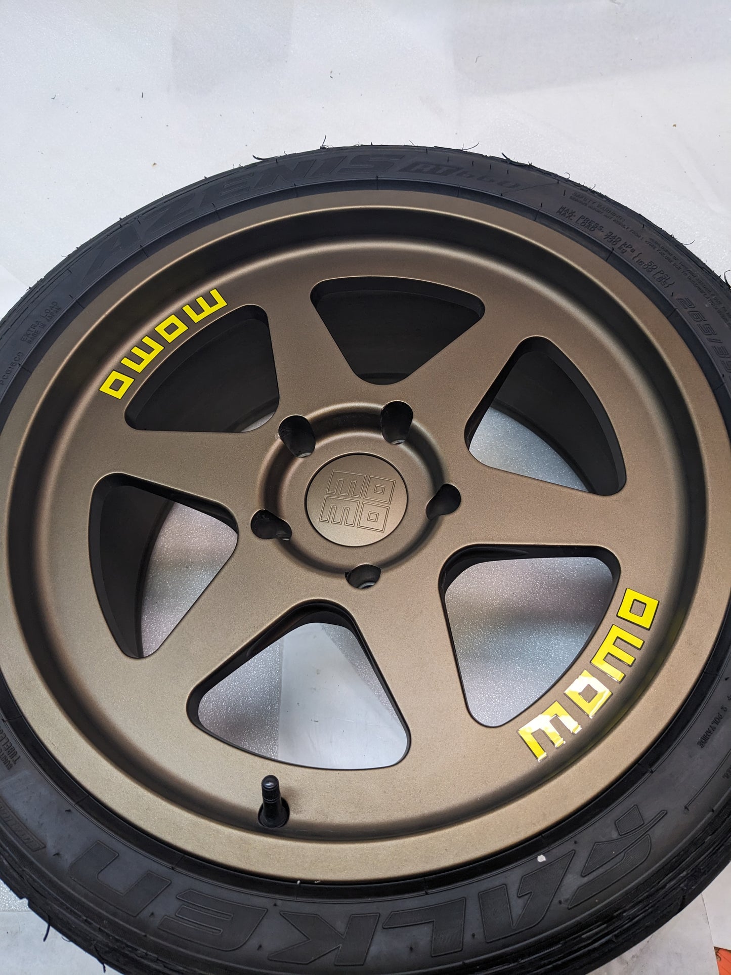 MOMO M50289530P20 HERITAGE 6 18"X905" 20MM 5X130MM SATIN BRONZE SET OF 4 WHEELS USED B2