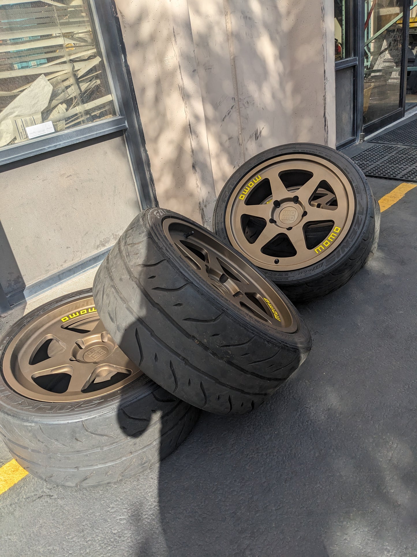 MOMO M50289530P20 HERITAGE 6 18"X905" 20MM 5X130MM SATIN BRONZE SET OF 4 WHEELS USED B2
